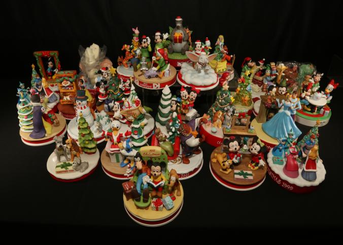 ALICE IN WONDERLAND Christmas Disney 1996 GROLIER COLLECTIBLES Porcelain  Figures