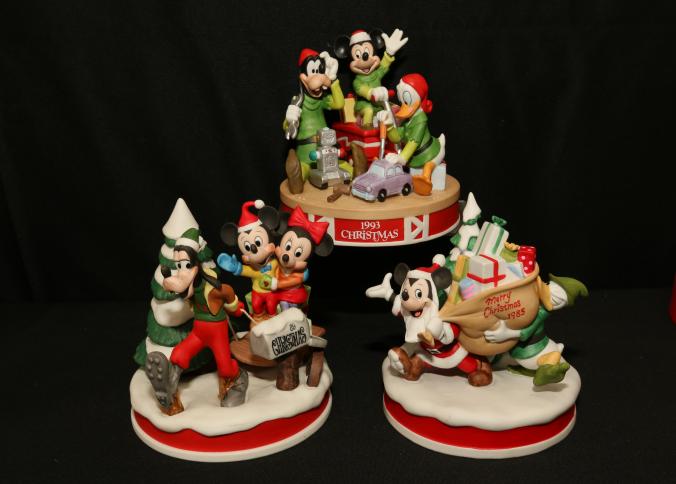 Grolier, Disney Christmas Figurine