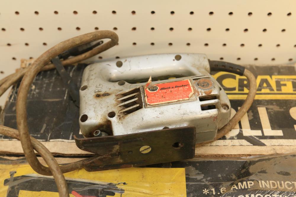 VINTAGE BLACK & DECKER 1/3 SHEET FINISHING SANDER, 1.6A, 120V