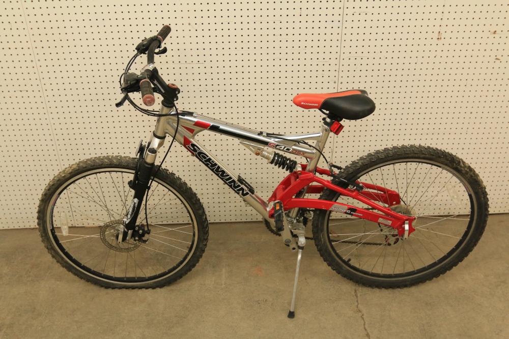 Schwinn 26 s40 store dsx men's mountain bike