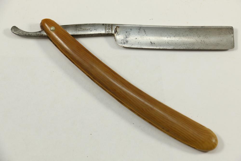 Trapezoidal Razor With Pattern Absolute Auctions & Realty