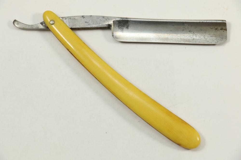 Trapezoidal Razor With Pattern Absolute Auctions & Realty
