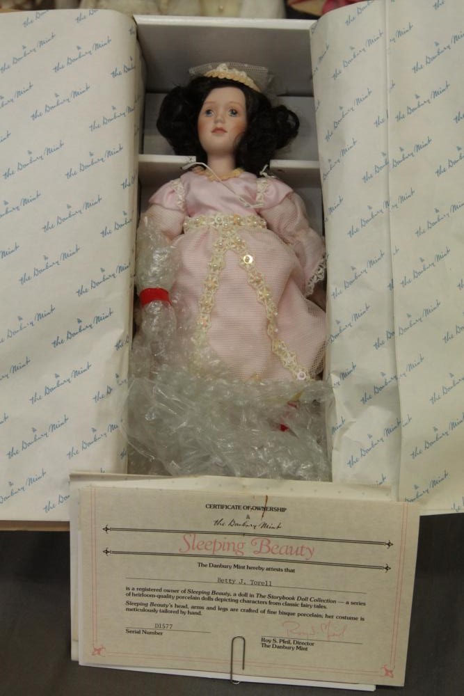 Danbury Mint Alice in Wonderland Antique Collectibles