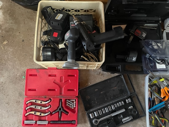 Tools Condation Absolute Auctions & Realty
