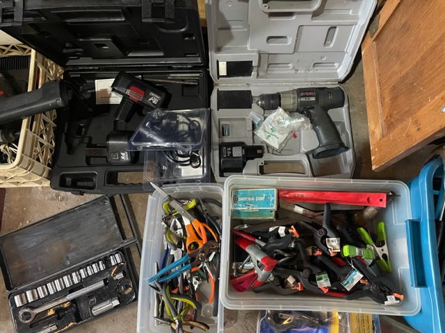 Tools Condation Absolute Auctions & Realty