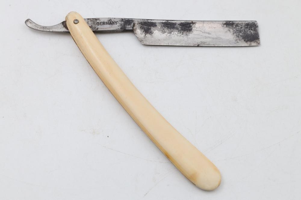 Trapezoidal Razor With Pattern Absolute Auctions & Realty